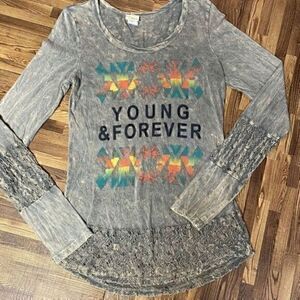 Buckle Day trip women’s long sleeve tie dyed distressed, look top. Size M